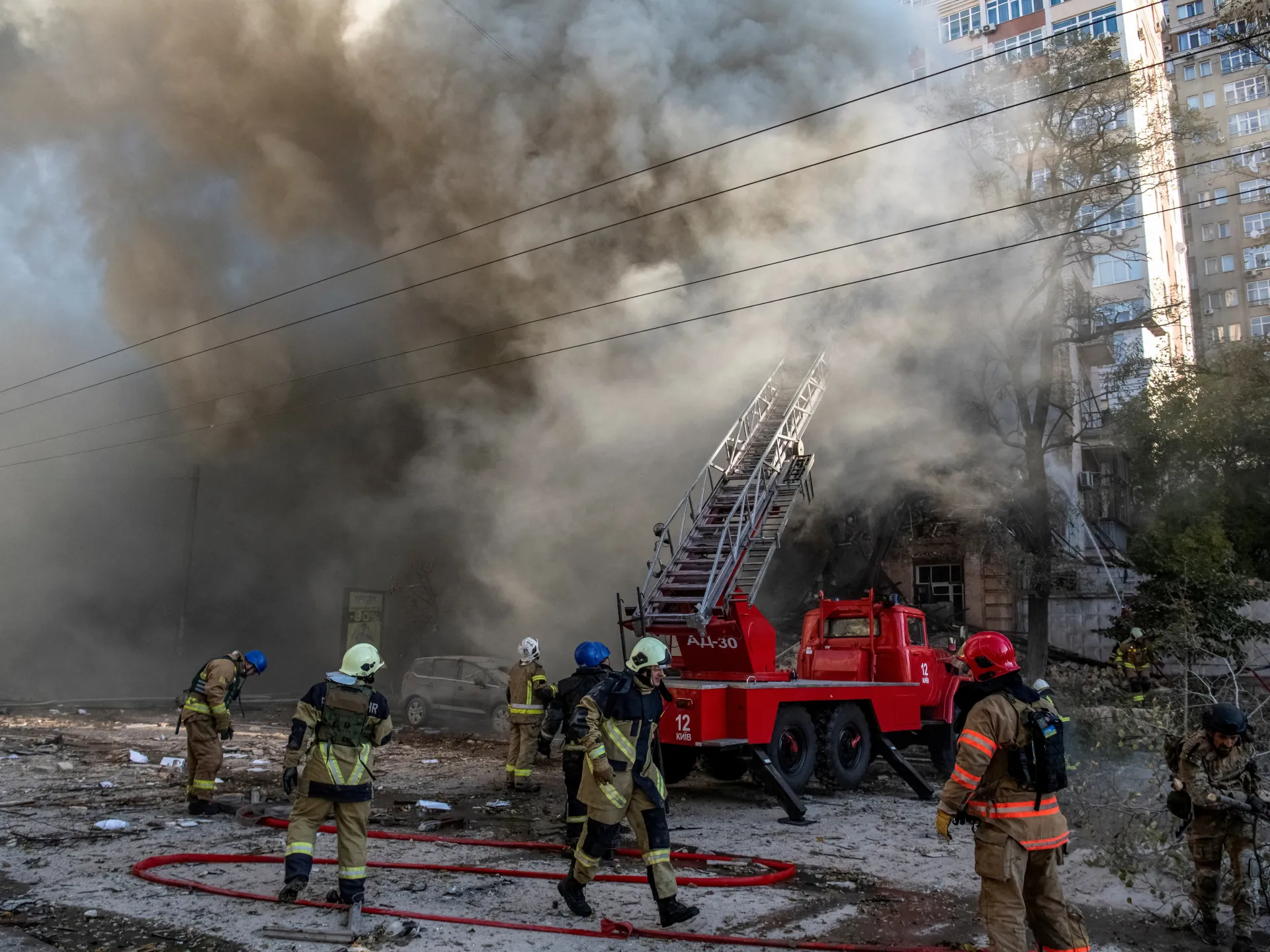 Russia Unleashes Wave of Attacks on Ukraine Despite Global Pressure