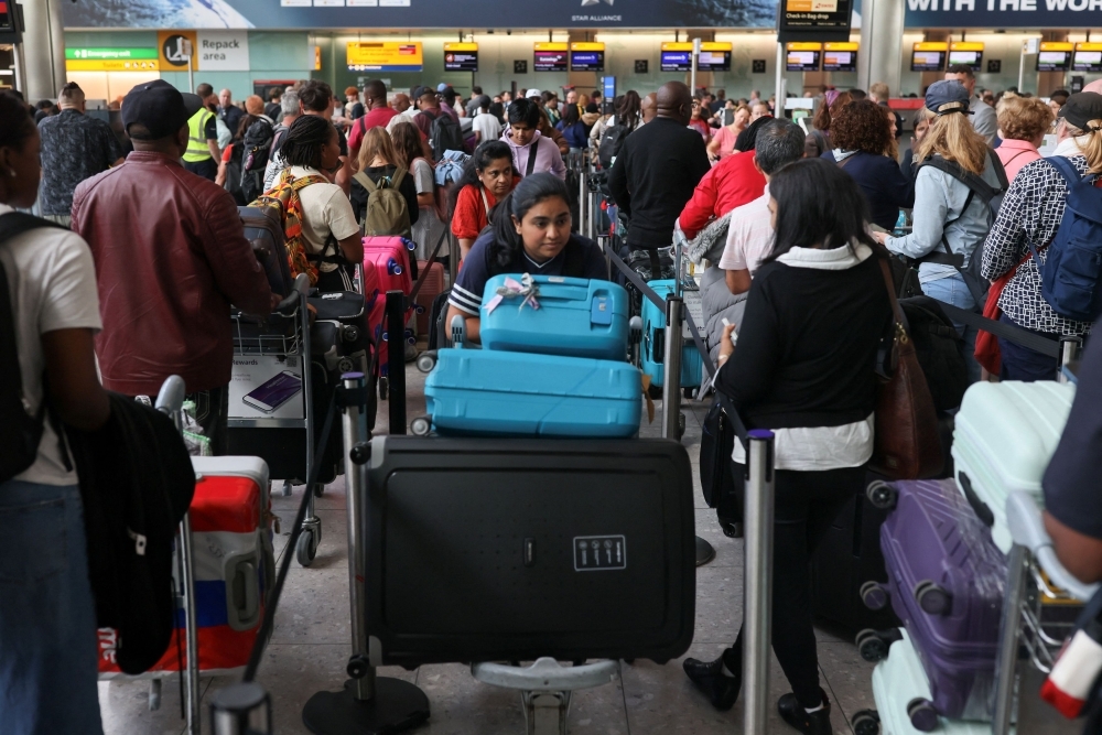 Heathrow Struggles with Flight Cancellations After UK Air Traffic System Glitch