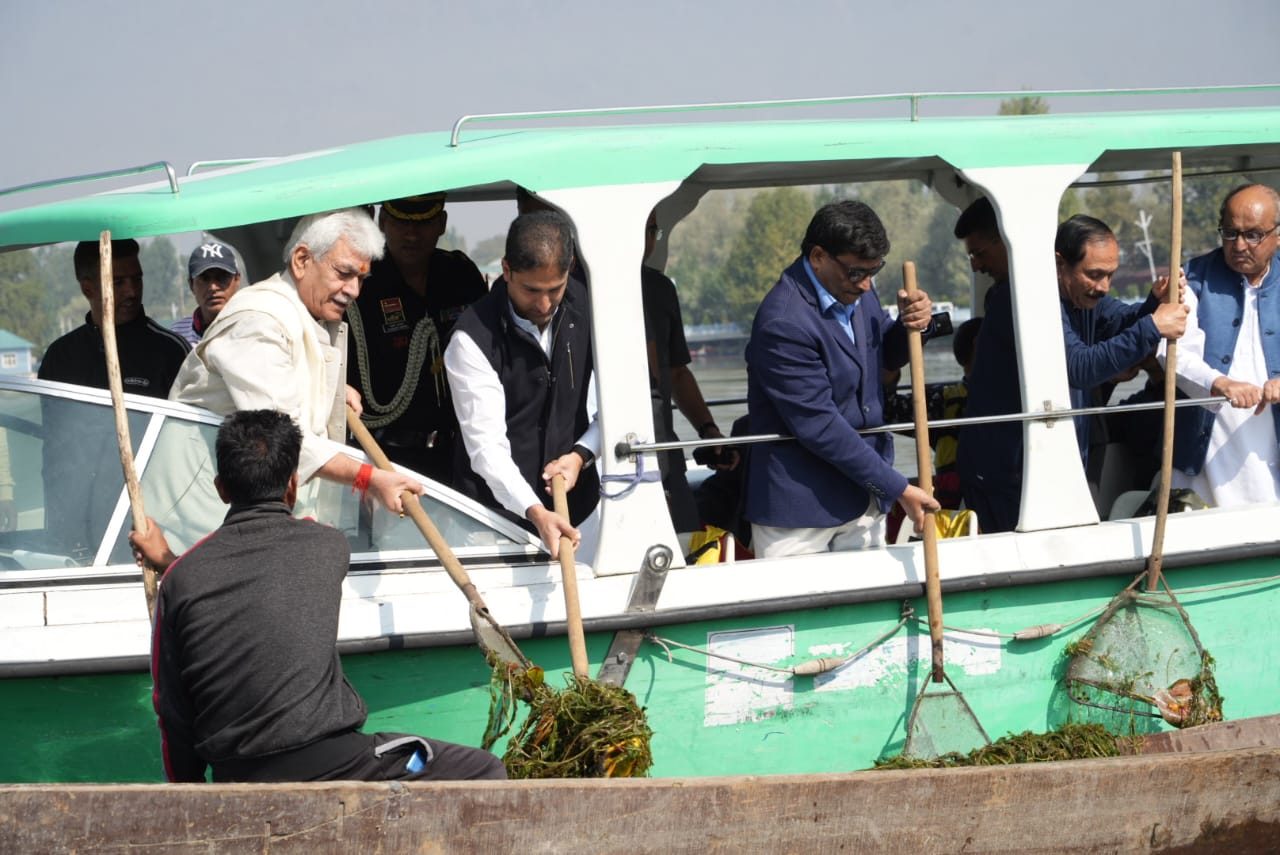 J&K L-G Joins Dal Lake Cleanliness Drive: A Renewed Commitment to Reviving Srinagar’s Jewel