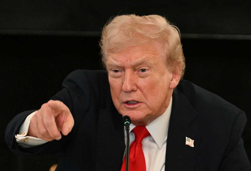 Trump Demands Jail Time for Illinois Governor, Chicago Mayor Amid Immigration Crackdown