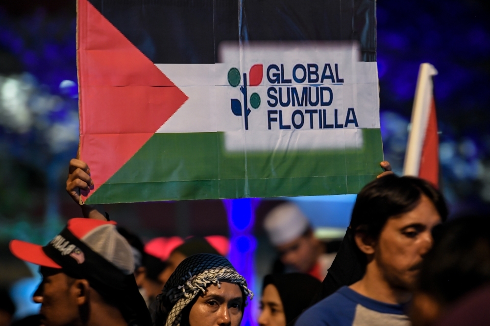 Rapid KL Extends Train Services Tonight for Gaza Solidarity Rally at Axiata Arena