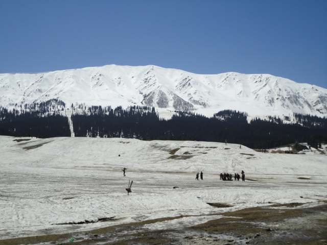 Kashmir Freezes As Gulmarg Hits Season Low Of Minus 8.8°C, Residents Brace For Harsh Cold