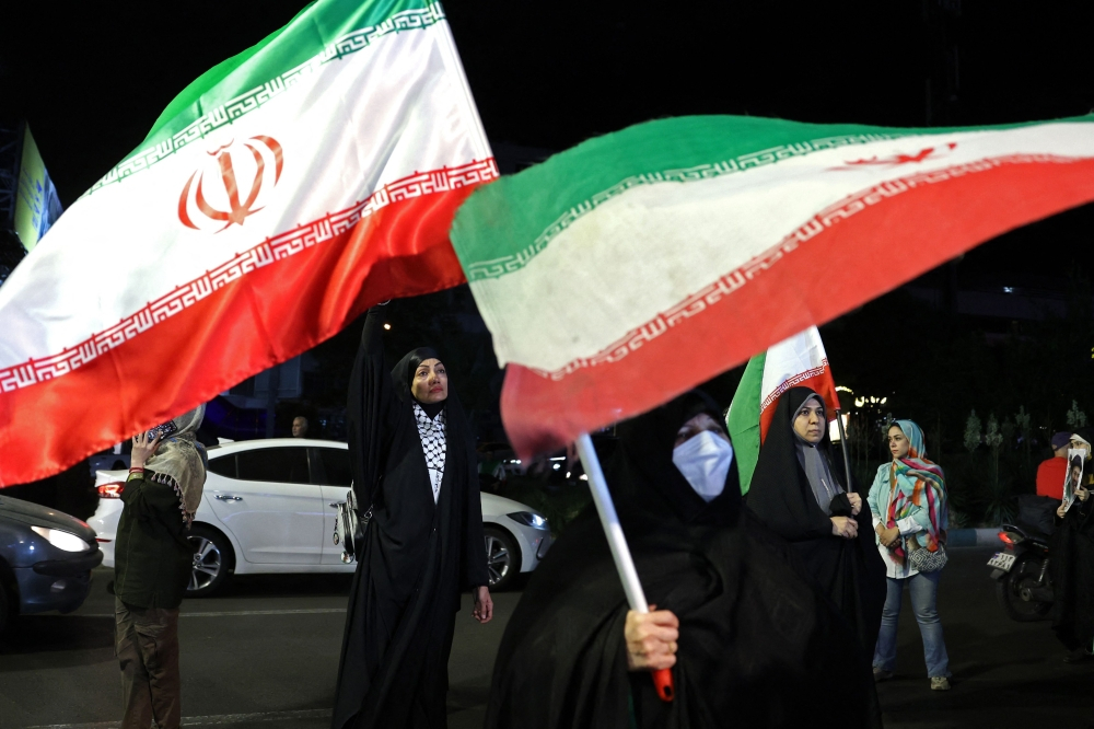 trump issues stark warning to iran as middle east tensions escalate amid ongoing regional strikes