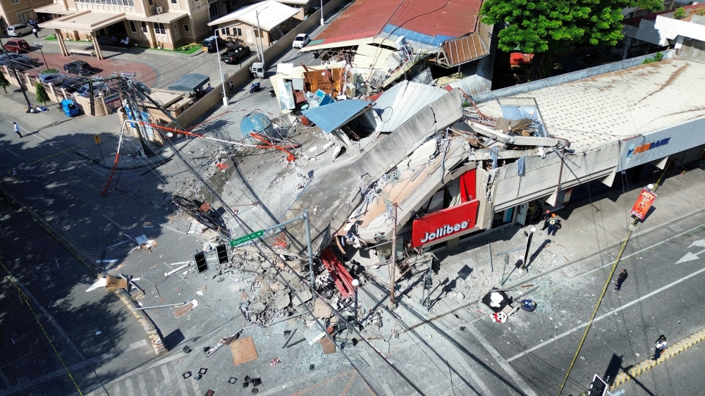 At least 15 dead after powerful earthquake strikes southern Philippines, triggering tsunami alerts