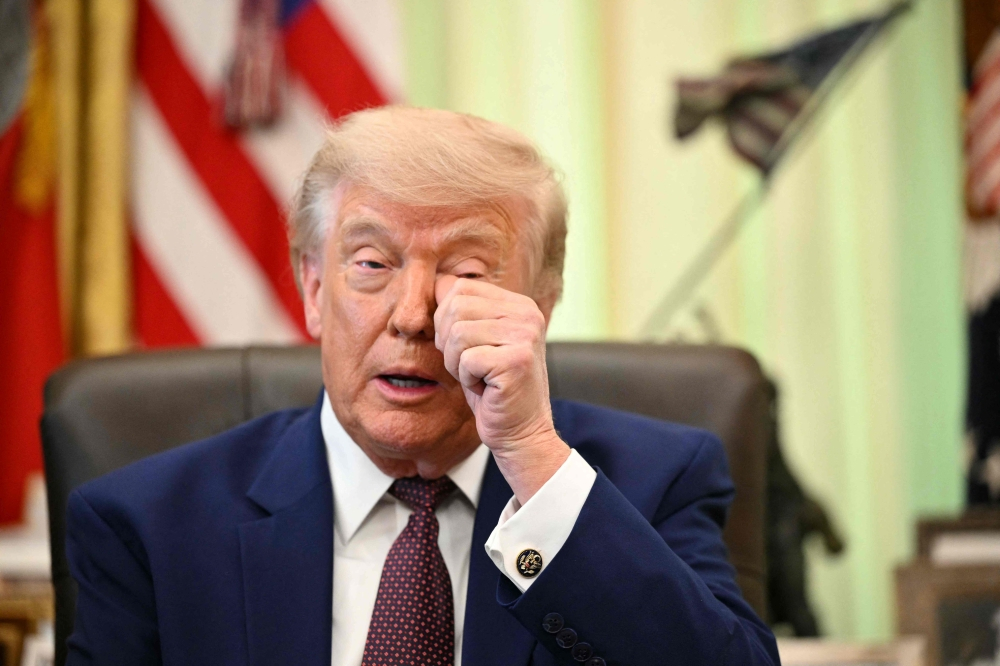 Trump Faces Growing Republican Resistance as Midterm Election Concerns Intensify