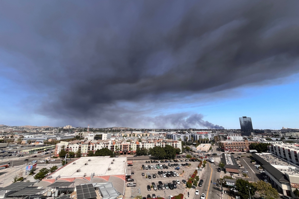 Los Angeles Declares State of Emergency as Massive Warehouse Fire Continues to Choke City With Smoke